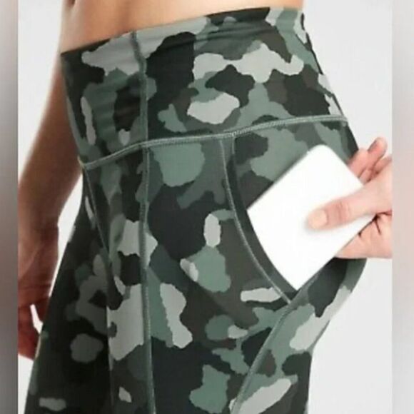 ATHLETA Lightning Camo 7/8 Tight Green Camo Size Medium - Picture 5 of 9
